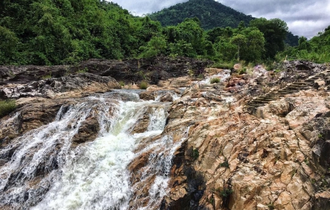 Thác Yang Bay Nha Trang – Dải lụa mềm mại ẩn mình giữa đại ngàn hoang sơ.